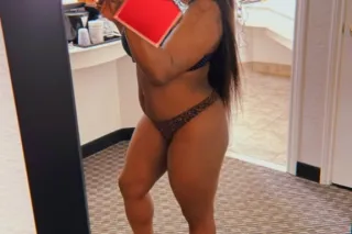 Thick FunSize😏Chocolate 🍫 Petite BOMBSHELL 🤏🏾🔥 and AVAILABLE🚨DONT MISS YOUR CHANCE 😏 photo 3