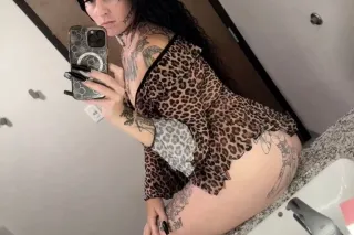IM BACK BY LIPSTIX UP SCALE HOTEL LIMITED TIME ONLY photo 5