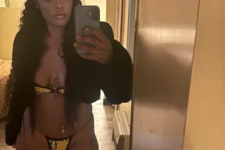 In town for the night 😌💦💦 photo 5