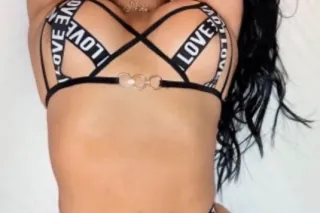 sexy woman looking to play