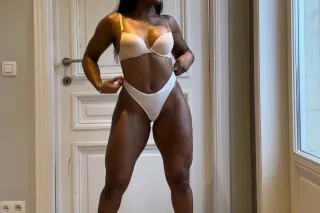 Busty Curvy 🍑 Ebony Goddess photo 2