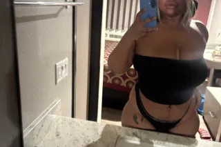 🍭GORGEOUS BLONDE BOMBSHELL WITH BIG DICK SUCKING LIPS 💋& A SOFT NATURAL BROWN BODY WHO LOVES SUCKING ON A HARD DICK WITH MY ASS IN THE AIR COME TOUCH ME & SEE HOW GOOD I FEEL INSIDE🧸