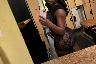 SLIM THICK CHOCOLATE🍫💦😻 photo 2