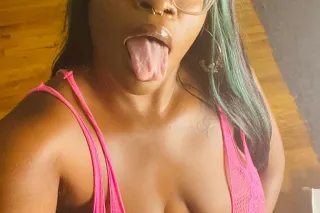 Available for incalls 🏡 lethal oral skills 💦💦 ready to do all the things wifey wont 😊💕mwahhh come play insome Honey 🍯💕