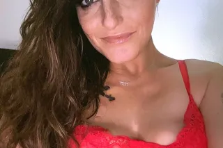 Discreet. Mature. Addictive. photo 8