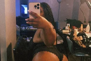Available for 💓carplay and outcall and incall