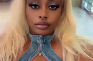 Juicy Tee👅 FAMOUS PORN SLUT 🫦