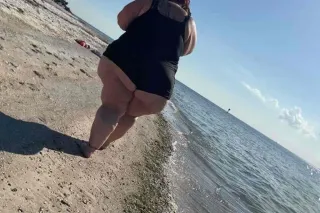 voluptuous VIXEN 67 IN AZZ photo 5