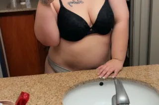 Thic Latina Available photo 2