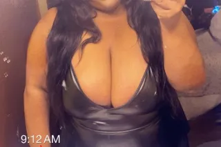BUSTY BUBBLE BOOTY BBW