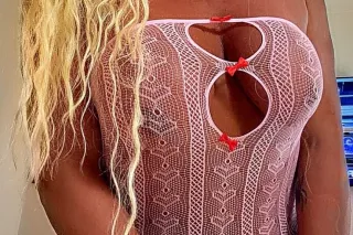 Busty Blonde All American 🇺🇸 Milf 💦👅💋😘 Your Fantasy Cum Slut 😋 photo 4