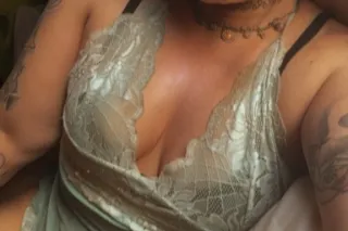 Discrete, fun, energetic, skilled , open minded big booty pretty face!! photo 2